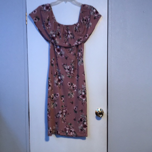 Cute off shoulder dress - Picture 2 of 2